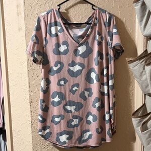 Chic Pink and Gray Leopard V-Neck Tee